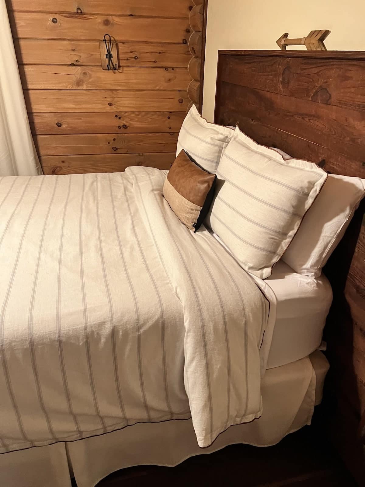 Exterior of bedroom Nessi Homes corporate event cabin during sunset in Western North Carolina.